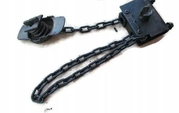 Nissan Pathfinder R51 Spare wheel mounting bracket 