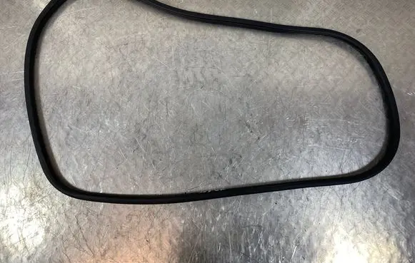 Rear door rubber seal (on body)