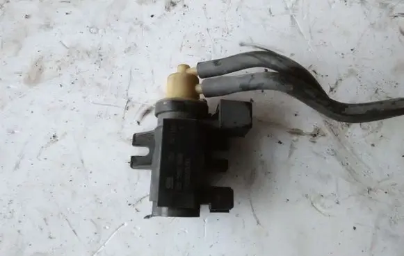 Opel Zafira C Vacuum valve 55566898