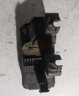 Opel Zafira A Rear door lock 90561157