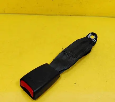 Mitsubishi Colt Middle seatbelt buckle (rear) 