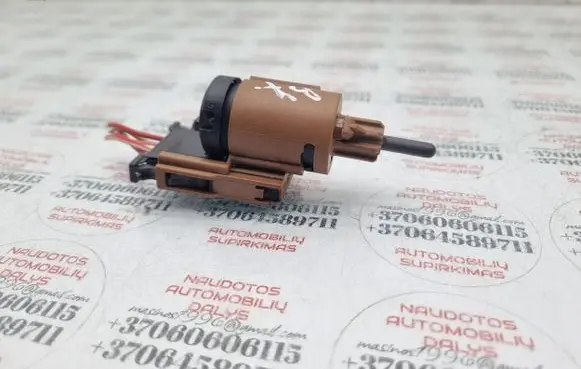 Audi A4 S4 B7 8E 8H Brake pedal sensor switch 3B0945511
