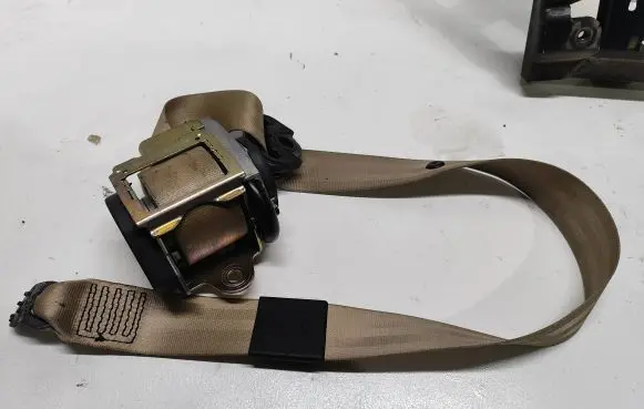 Audi A6 S6 C5 4B Front seatbelt 560585901 008R000