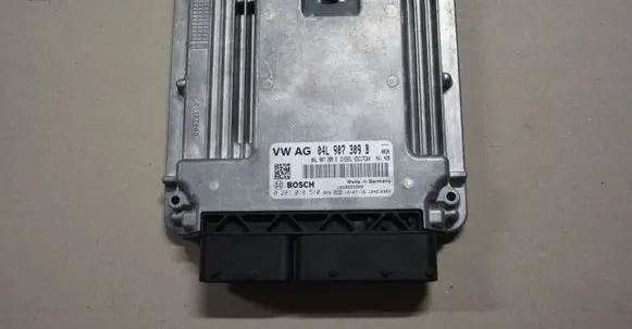 Volkswagen Golf VII Engine control unit/module 04L907309B