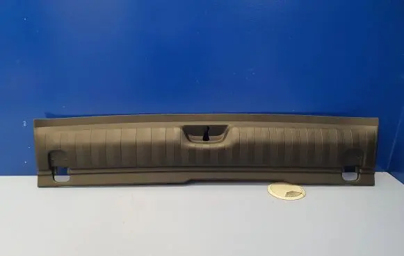 Trunk/boot sill cover protection