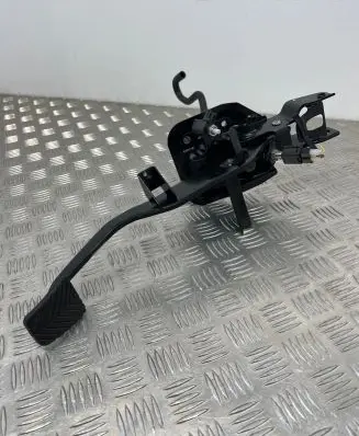 Mitsubishi ASX Clutch pedal 2345A084