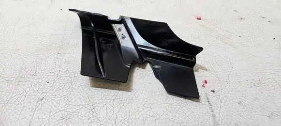 Rolls-Royce Cullinan Fender mounting bracket 946558