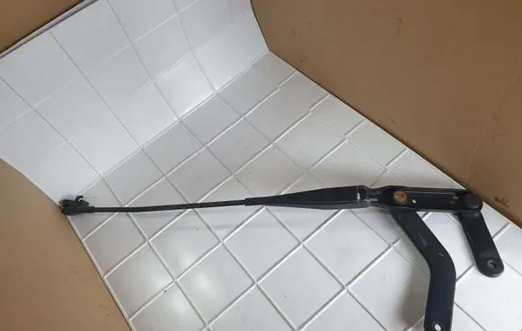Ford Focus C-MAX Front wiper blade arm 3M5117526CA