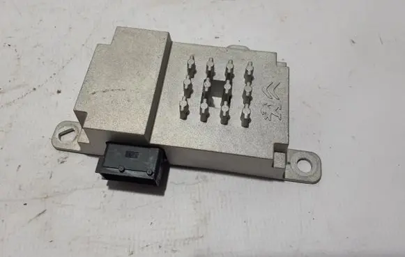 Citroen C4 III e-C4 Sound amplifier 9815470180