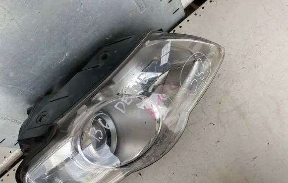 Volkswagen PASSAT B6 Headlight/headlamp