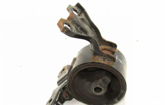 Peugeot 4007 Engine mount bracket