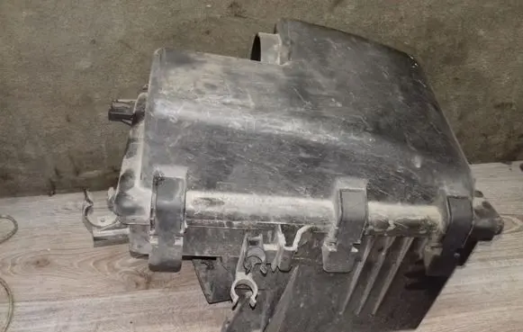 Volvo S60 Air filter box 13585 8638661