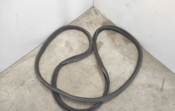 Ford Explorer VI Trunk rubber seal (body) 