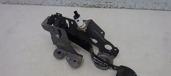 Renault Megane III Brake pedal 465010015R