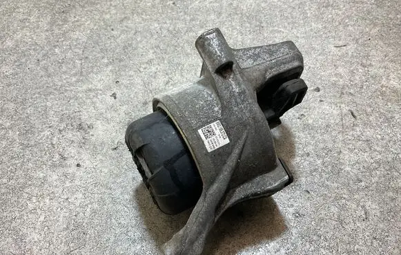 Audi A4 S4 B9 Engine mount bracket 8W0199372CA 055304 3618946