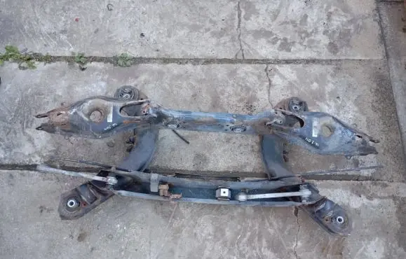 Mercedes-Benz C W204 Rear subframe 2043503004 2101080511 0594167