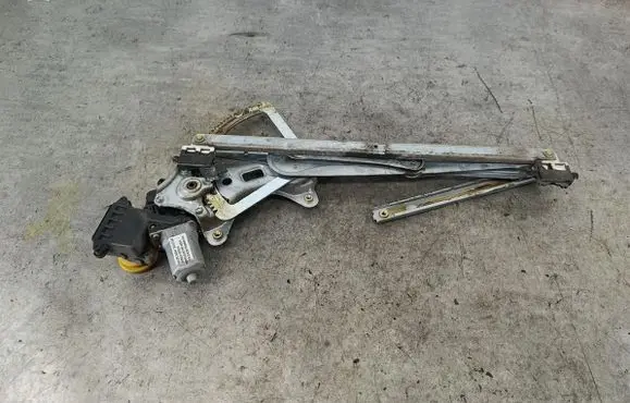 Toyota Corolla Verso E121 Front door window regulator with motor 997250100