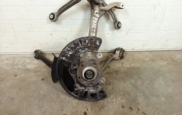 Volkswagen Phaeton Front wheel hub spindle knuckle 4E0257M