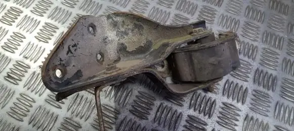 Chrysler Voyager Engine mount bracket