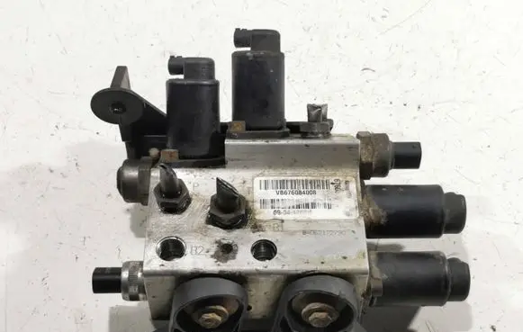 BMW 5 E60 E61 Active stabilizer control/valve assembly 6760840