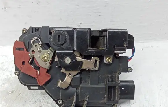 Audi A4 S4 B6 8E 8H Rear door lock 8E0839016C