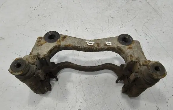 Toyota Avensis T250 Front Brake Caliper Pad/Carrier 