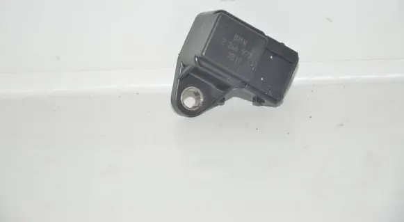 BMW 5 E39 Air pressure sensor 2246977