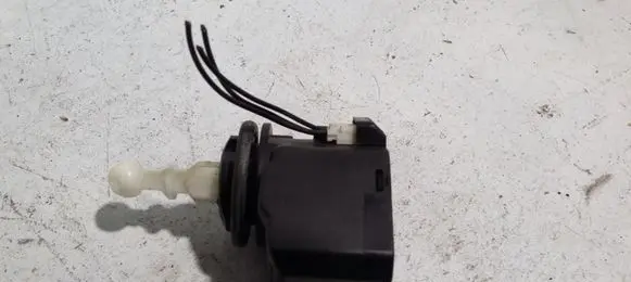 Volkswagen Golf V Headlight level adjustment motor 00883000