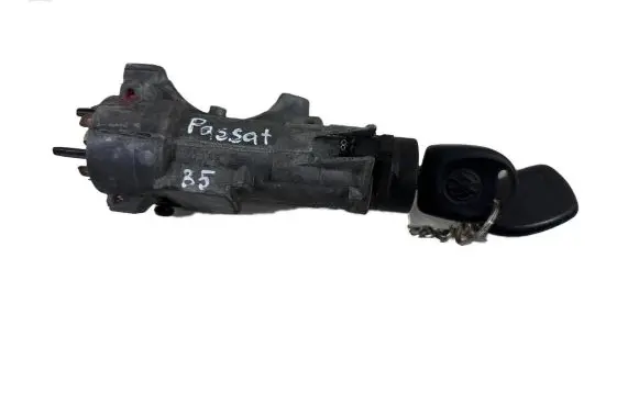 Volkswagen PASSAT B5.5 Ignition lock 4B0905851A