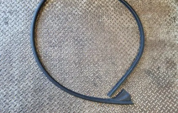 Tesla Model Y Front door rubber seal 149767700B