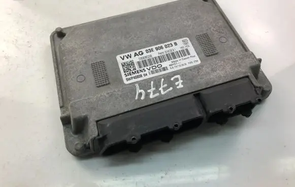Skoda Fabia Mk2 (5J) Engine control unit/module ECU 03E906023B