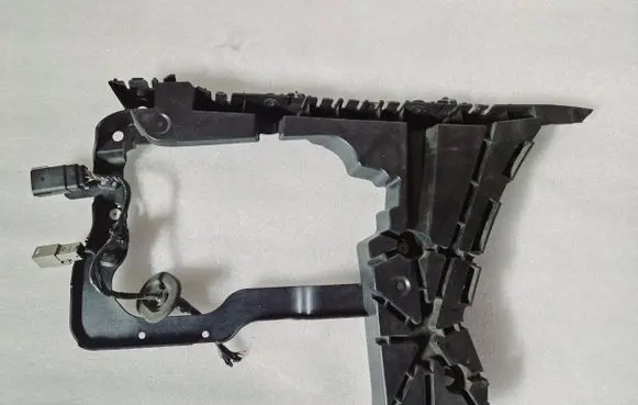 Volvo S90, V90 Rear bumper mounting bracket 31425064