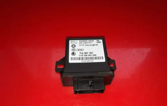 Volkswagen Touareg I Light module LCM 7L6907357 5WK49171