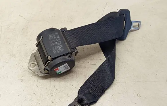 BMW 1 E81 E87 Rear seatbelt 607051100B 060103