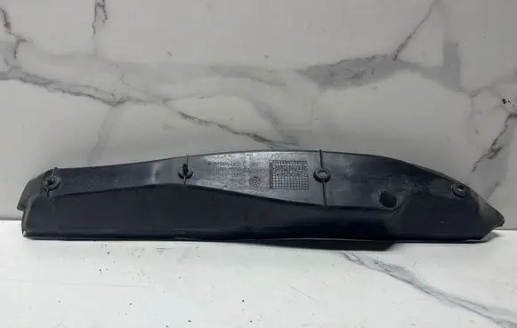 Mercedes-Benz C W204 Fender end trim A2048890225 BBP159002