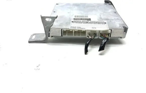 Toyota Avensis T250 Engine control unit/module 1758008330Z