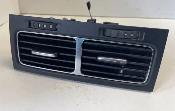 Volkswagen Touareg II Rear air vent grill 7P6819203