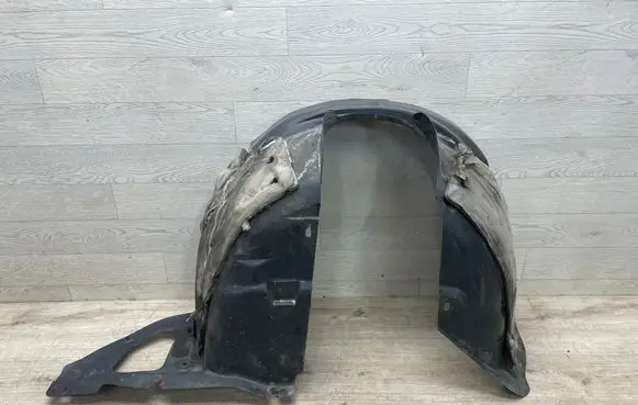 Front wheel arch liner splash guards