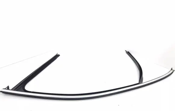 Porsche Cayenne (92A) Rubber seal front door window/glass 