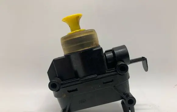 Mercedes-Benz E W124 Engine mount vacuum valve A1248001875