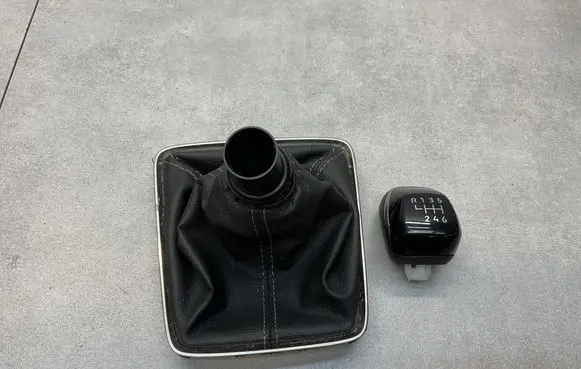 Opel Mokka B Gear lever shifter trim leather/knob 9836326180