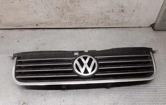 Volkswagen PASSAT B5.5 Front bumper upper radiator grill 3B0853651L 3B0853651K 3B0853651J