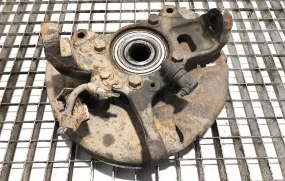 Mitsubishi L200 Front wheel hub spindle knuckle