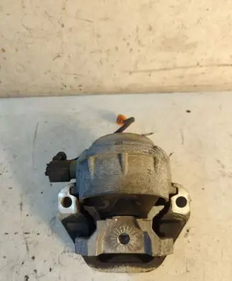 Audi A6 C7 Engine mount bracket 8K0973802