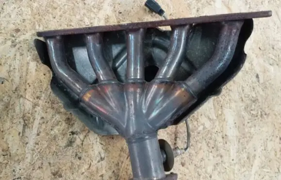 Volvo V70 Exhaust manifold 8692823 03715