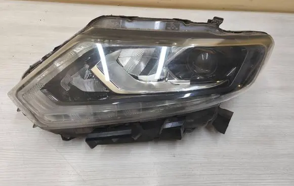 Nissan X-Trail T32 Headlight/headlamp