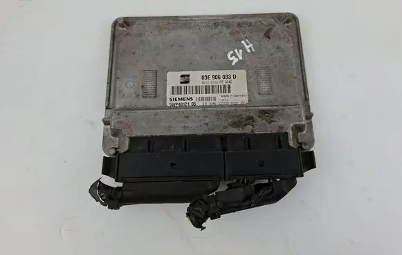 Seat Ibiza III (6L) Engine control unit/module 03E906033D 5WP4012105