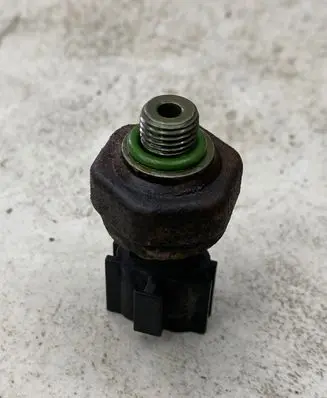 Nissan Pathfinder R51 Air conditioning (A/C) pressure sensor 2W19265810 T142CP810