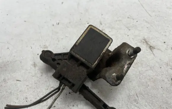 Mercedes-Benz E W211 Headlight/headlamp level sensor A0105427717