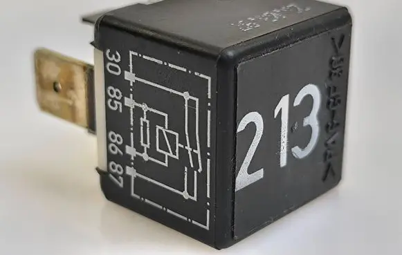 Audi A4 S4 B5 8D Other relay 443951253J